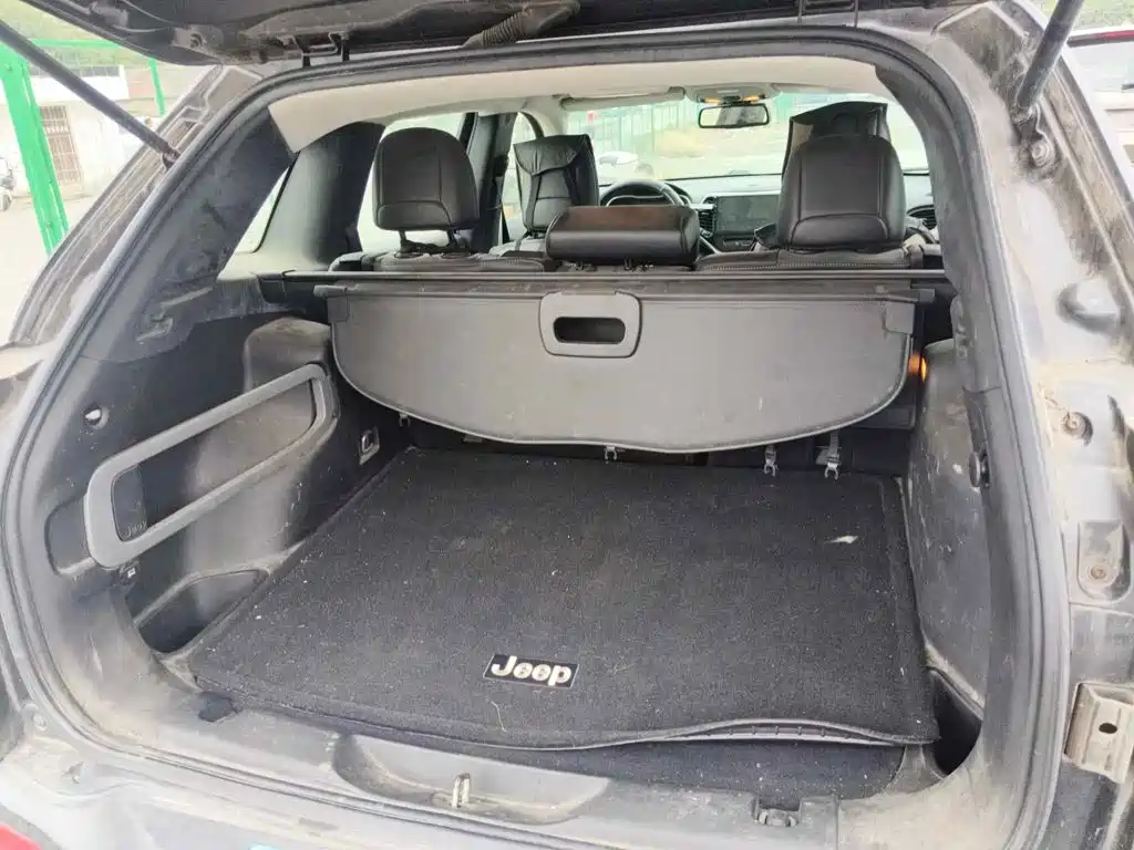 Photo 13 - Jeep Cherokee