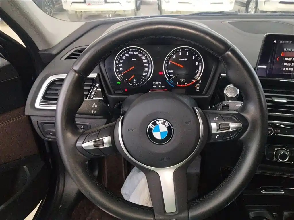 BMW 1-SERIES