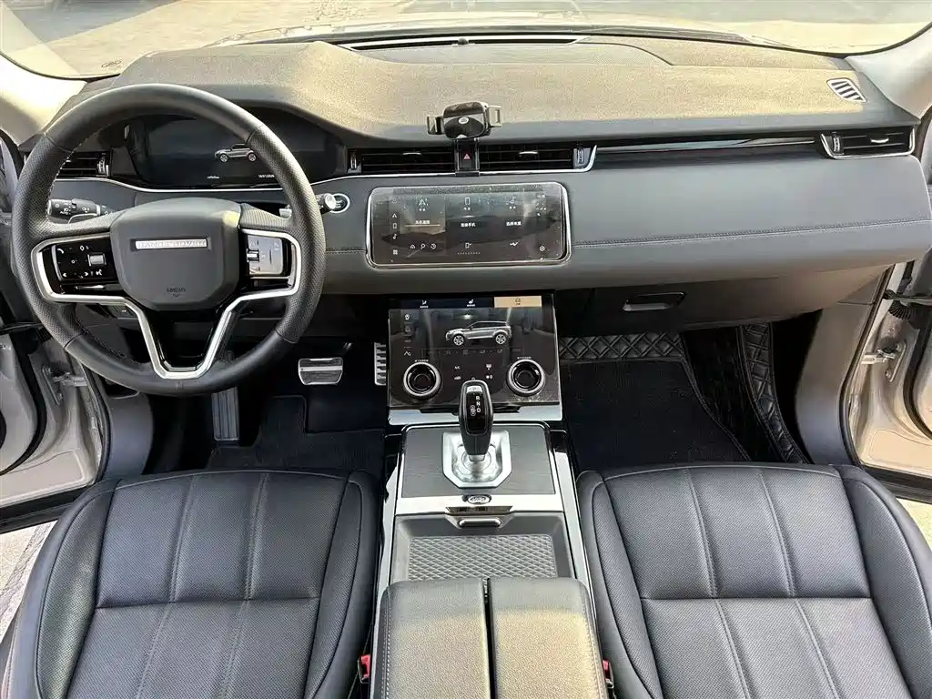 Land Rover Range Rover Evoque 2023 Range Rover Evoque L 249PS Corinthian Bronze Special Edition фото 24