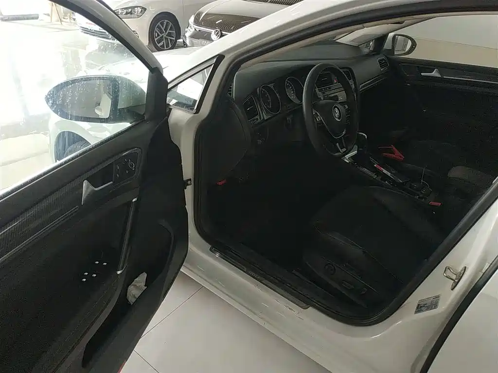 Volkswagen Golf 2018 230TSI Automatic Luxury фото 16