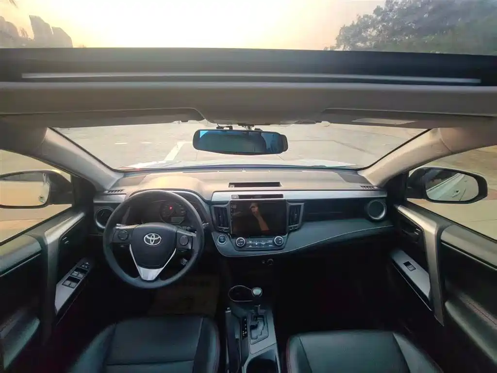 Toyota RAV4 Rongfang 2018 2.0L CVT 2WD Trend X Edition фото 5