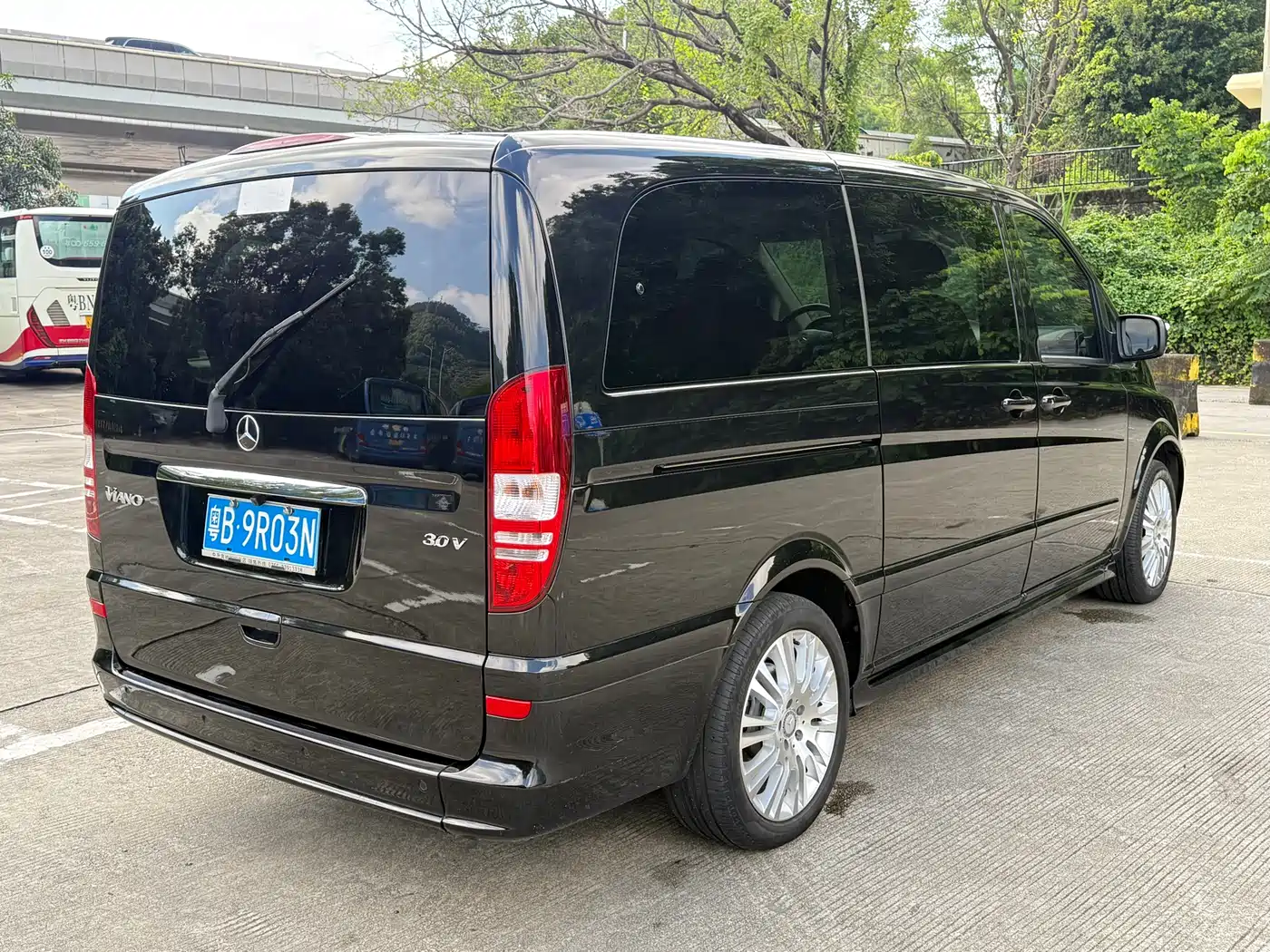Mercedes-Benz Viano 2013 3.0L Privilege Edition фото 20