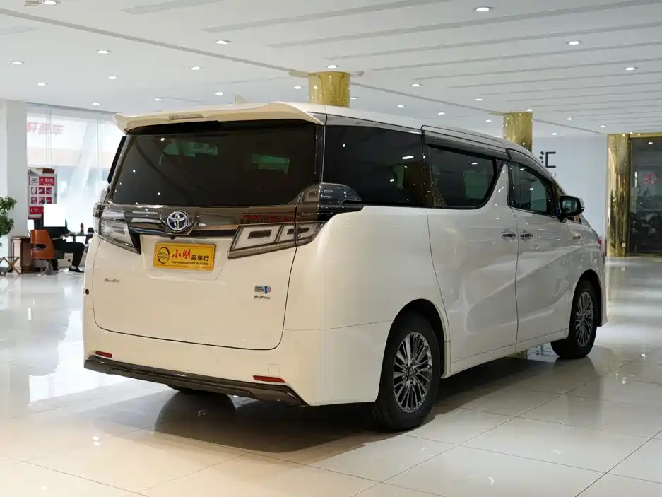 Фото 21 - Toyota Vellfire
