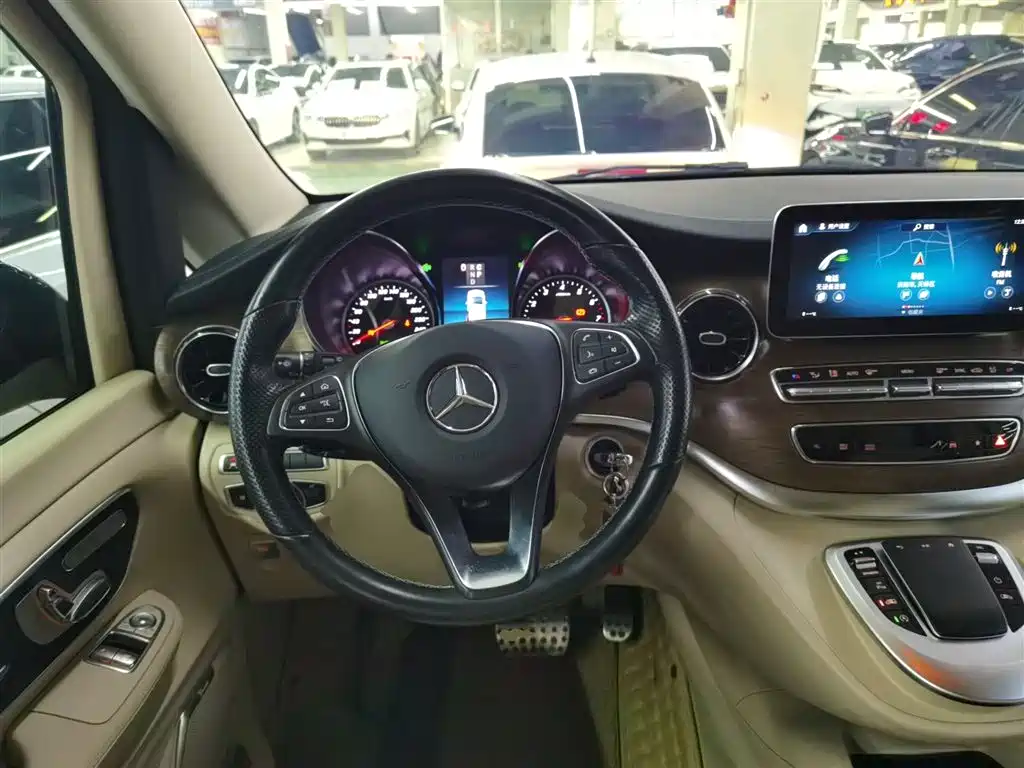 Mercedes-Benz V-Class 2020 Model V 260 L Long Wheelbase Luxury фото 5