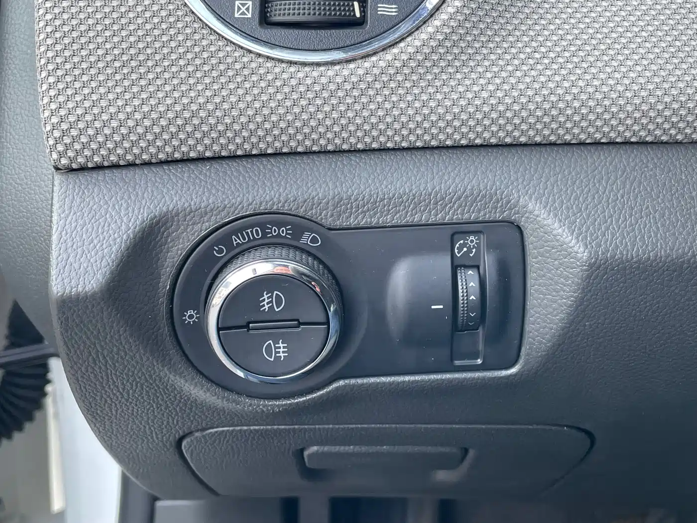 Chevrolet Cruze 2013 Model 1.8L SE AT фото 11
