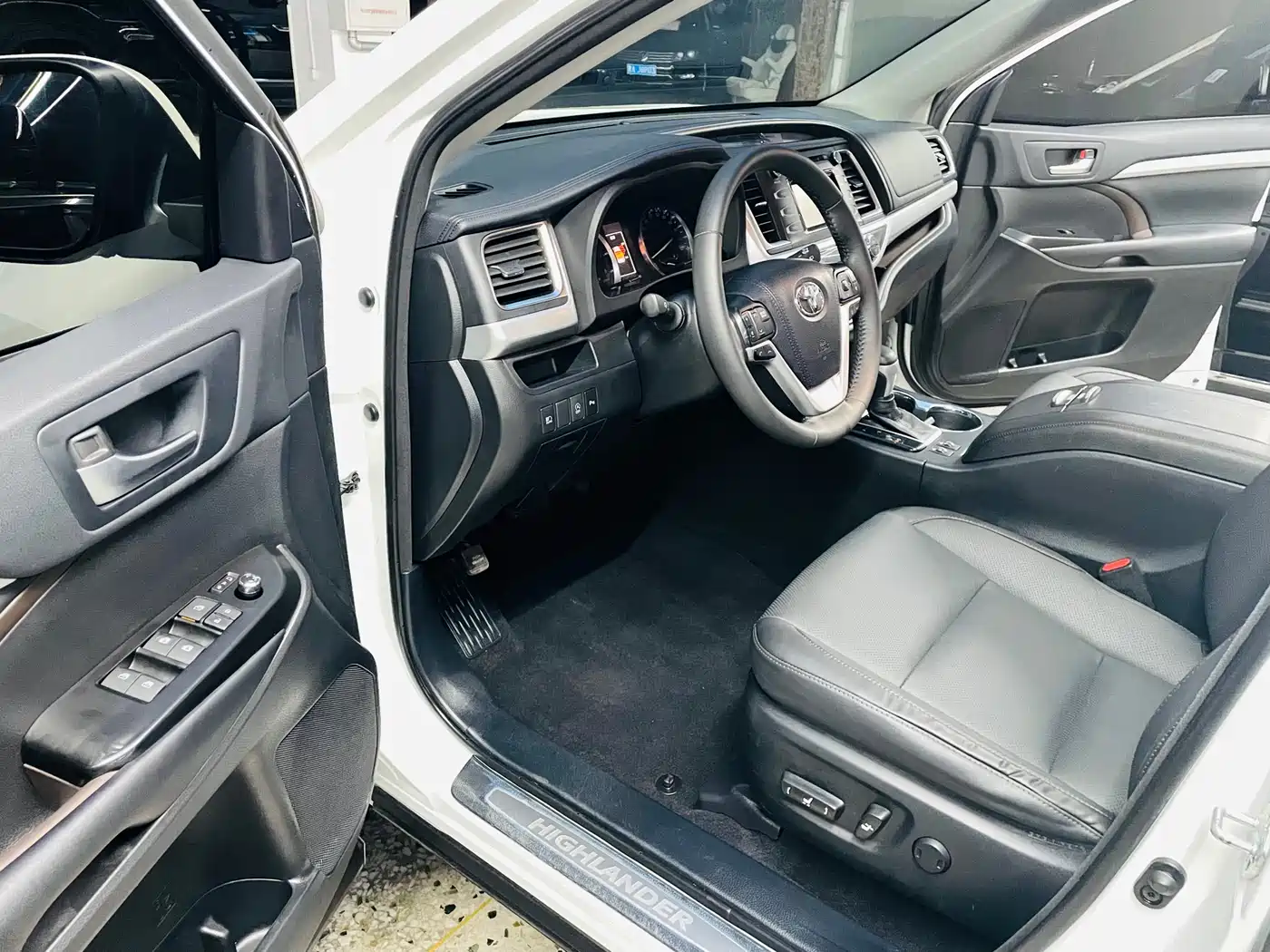 Toyota Highlander 2018 2.0T 4WD Luxury 7-seater (China V) фото 3