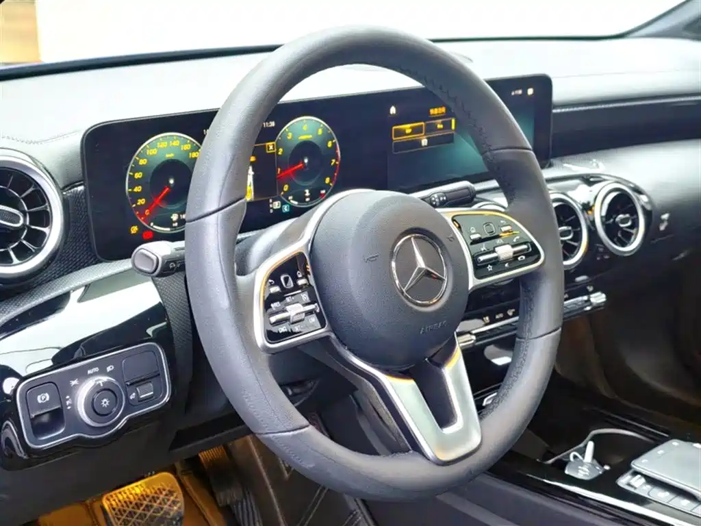 Mercedes-Benz A-Class 2021 A 200 L Sport Sedan Dynamic Type фото 22