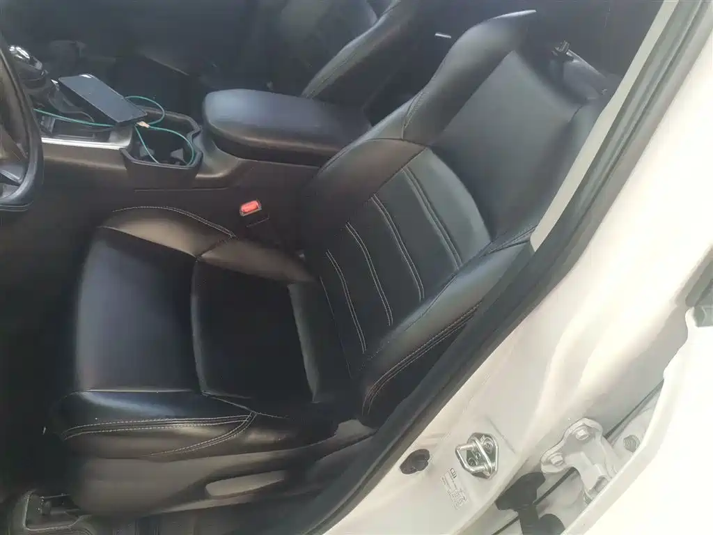 Toyota Wildlander 2023 2.0L CVT FWD LE фото 15