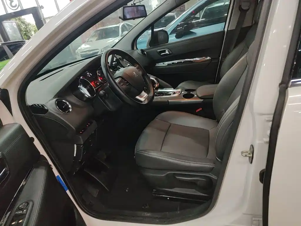 Peugeot 3008 2017 2016 2.0L Automatic Classic Edition