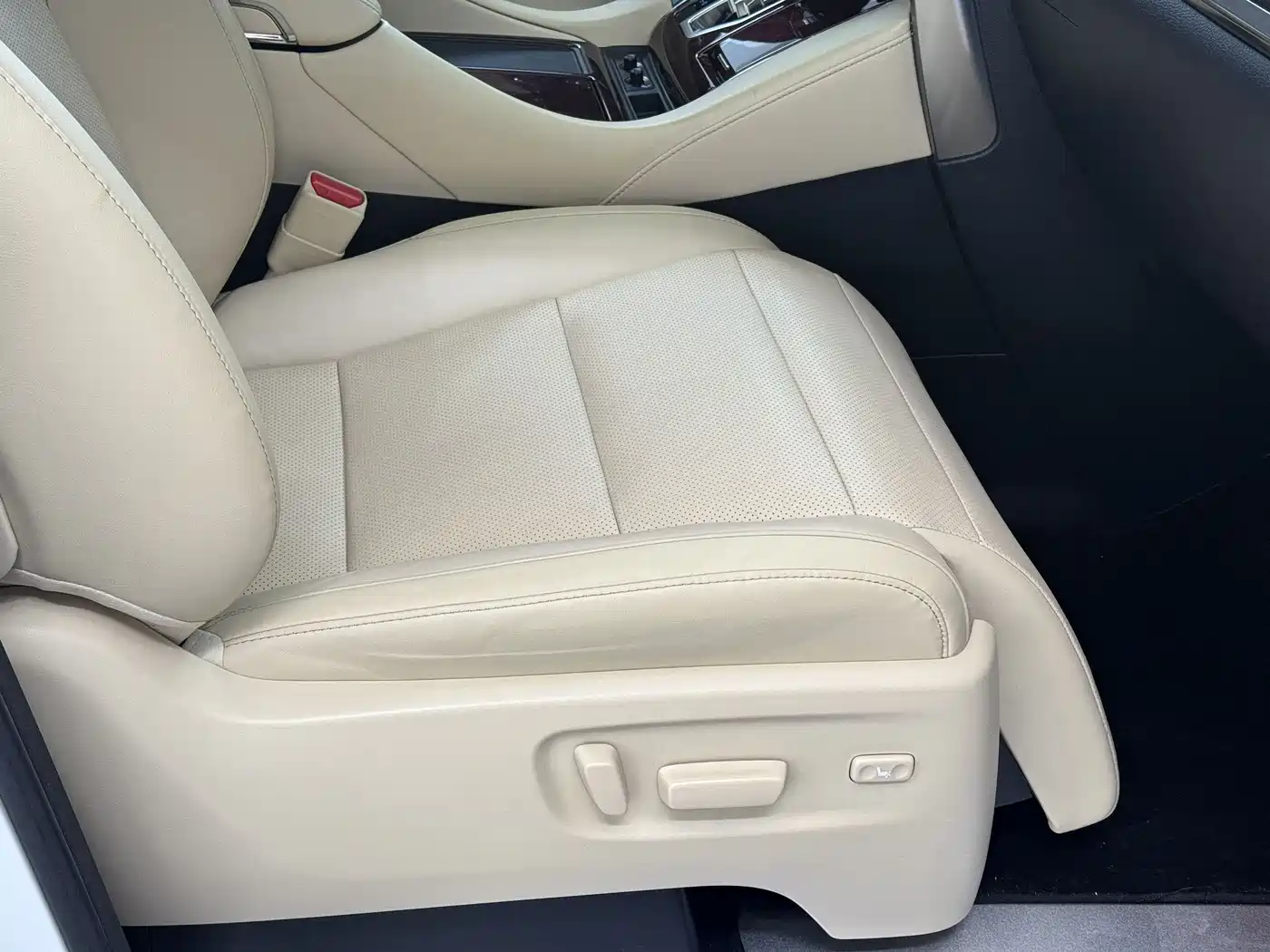 Toyota Alphard 2018 3.5L Luxury фото 14