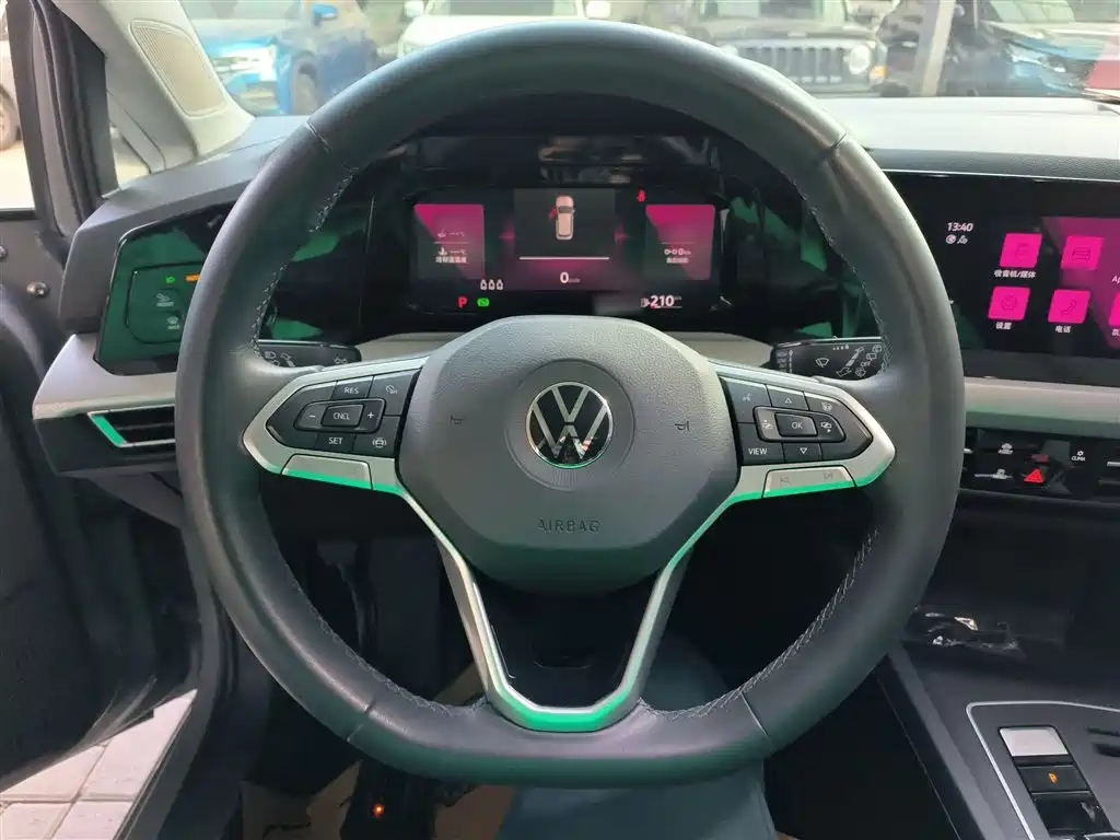 Volkswagen Golf 2023 Facelift 280TSI DSG Pro фото 3