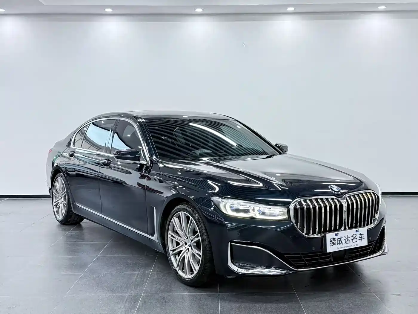 BMW 7 Series 2021 Model 740Li xDrive Executive Luxury Package фото 3