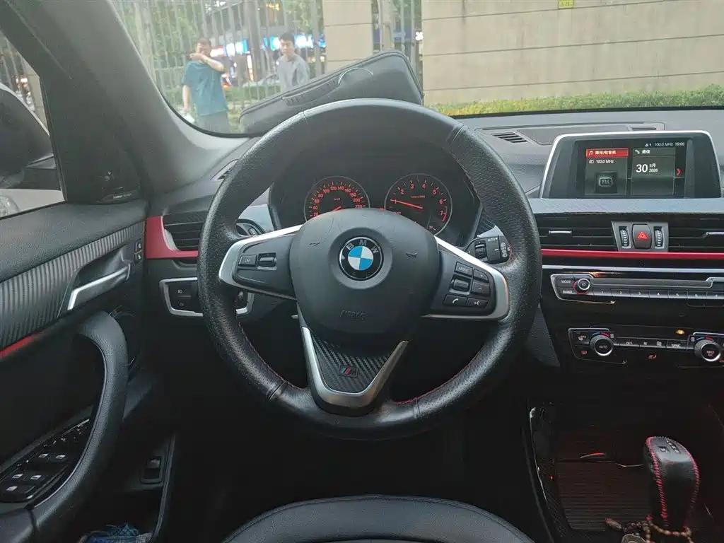 BMW X1 2018 sDrive20Li Leading Model фото 7