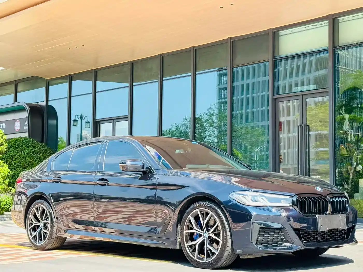 BMW 5 Series (Import) 2022 530i M Sport Package фото 3