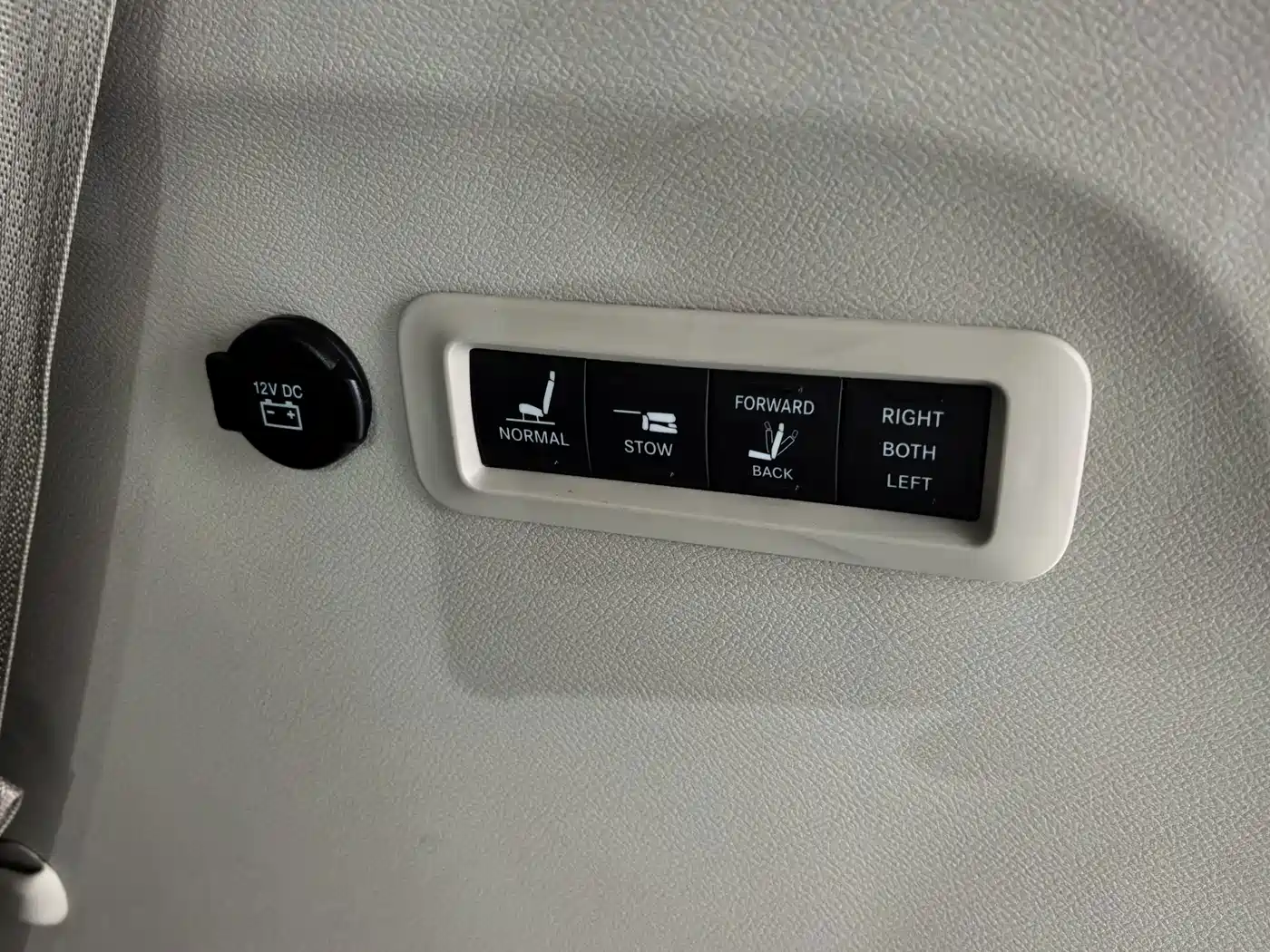 Chrysler Grand Voyager (Import) 2019 2017 3.6L Premium Edition