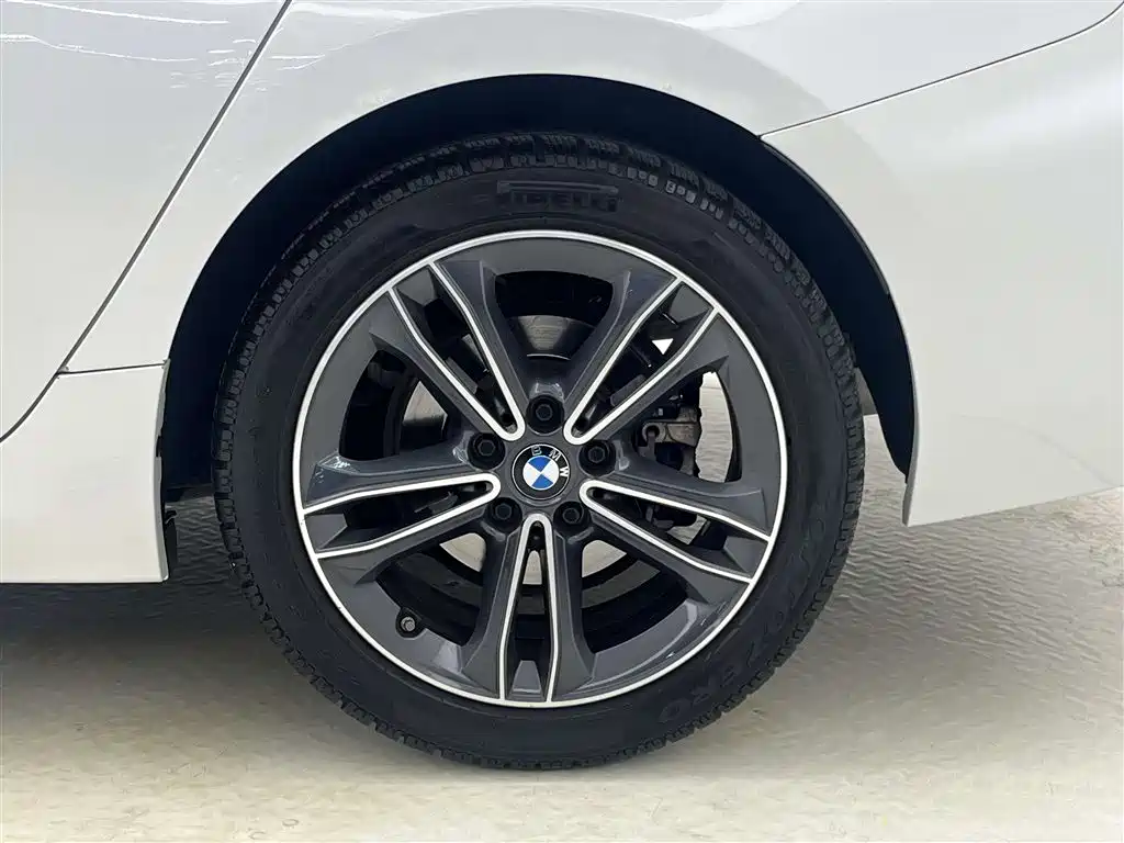 BMW 1 Series 2023 120i M Sport фото 9