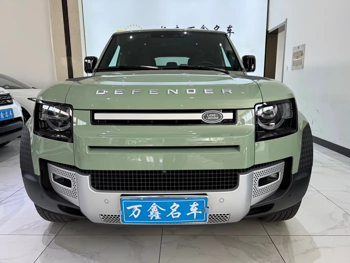 Land Rover Defender 2023 110 3.0T P400 75th Anniversary Legend Edition фото 2