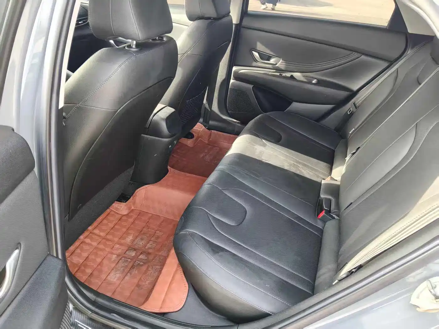 Hyundai Elantra 2021 1.5L CVT LUX Premium Edition фото 5