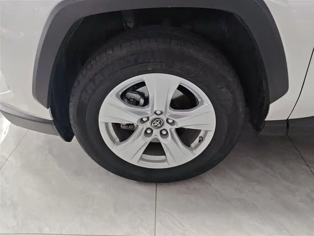 Toyota RAV4 Rongfang 2022 2.0L CVT 2WD Urban Edition фото 23