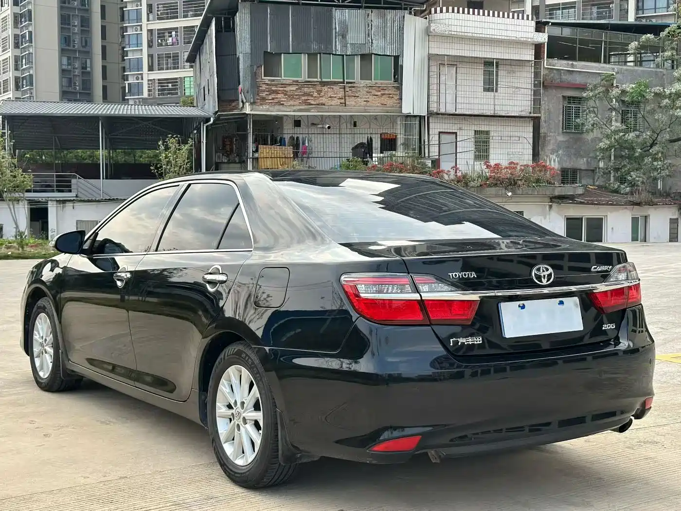 Toyota Camry 2016 2.0G 10th Anniversary Leading Edition фото 9
