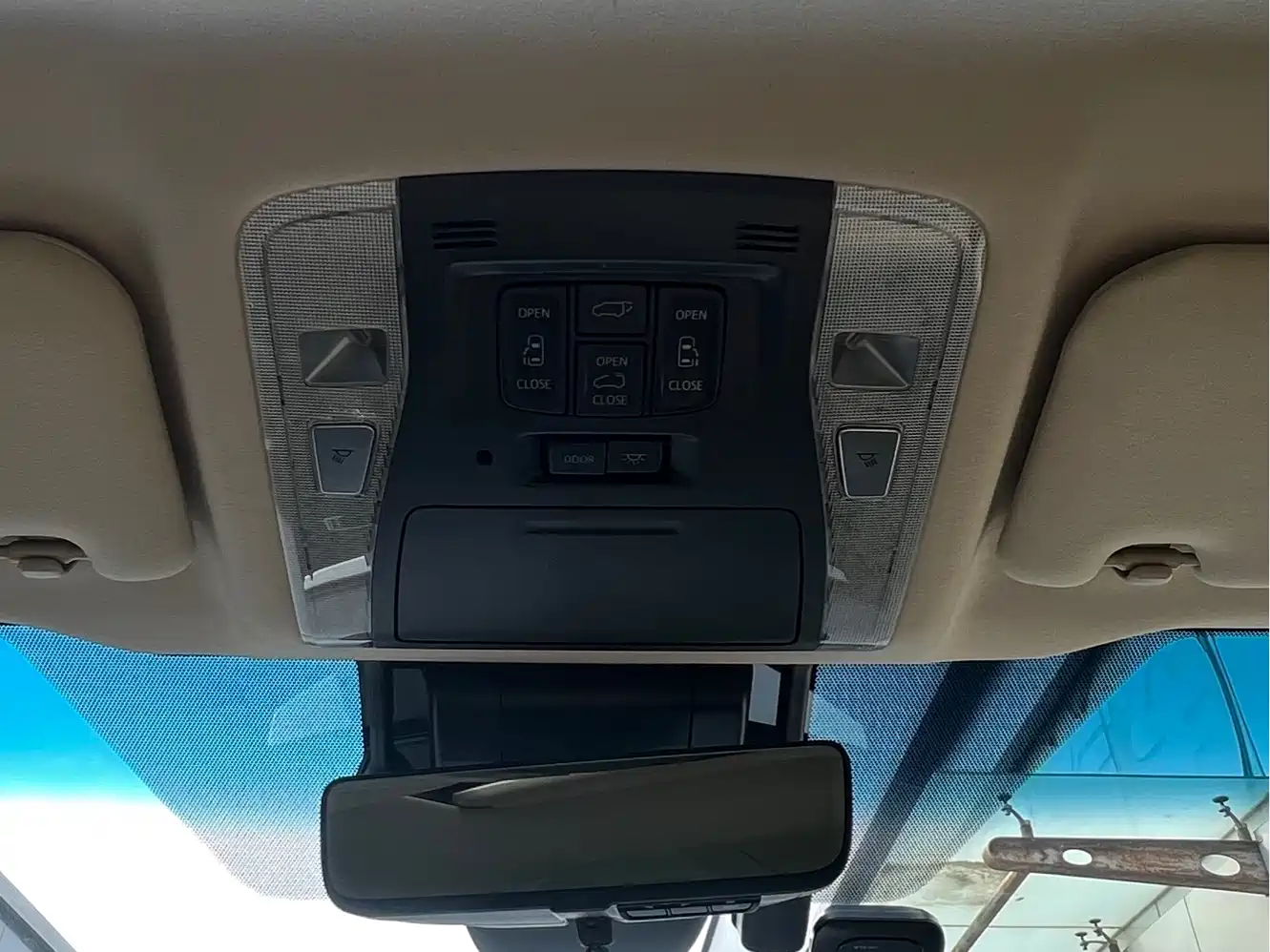 Toyota Vellfire 2019 Hybrid 2.5L HV Premium Edition фото 15
