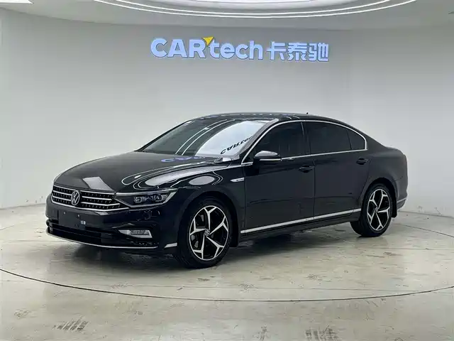 VOLKSWAGEN MAGOTAN 2023