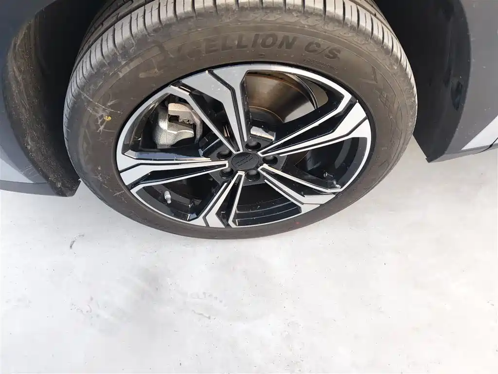 Geely Galaxy Galaxy L7 2025 EM-i 115km Explorer+ Edition фото 23