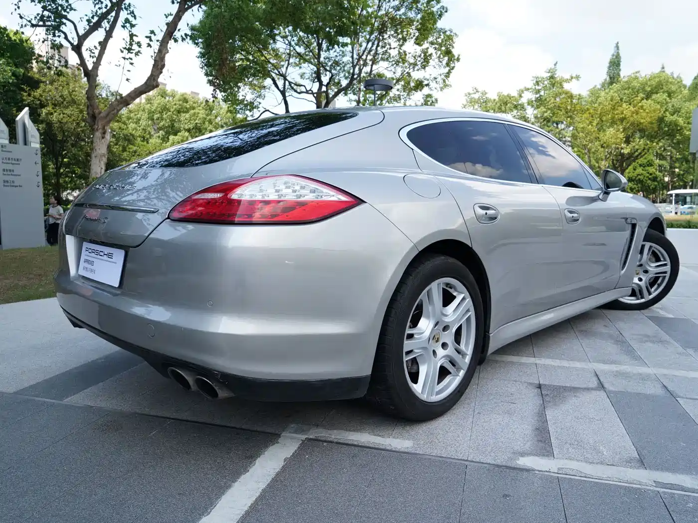 Porsche Panamera 2010 Model Panamera S 4.8L фото 15