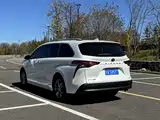 Photo 6 - Toyota Sienna