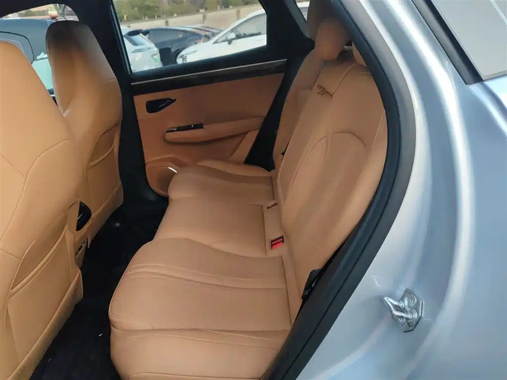 Geely Galaxy Galaxy L7 2025 EM-i 115km Explorer+ Edition фото 17