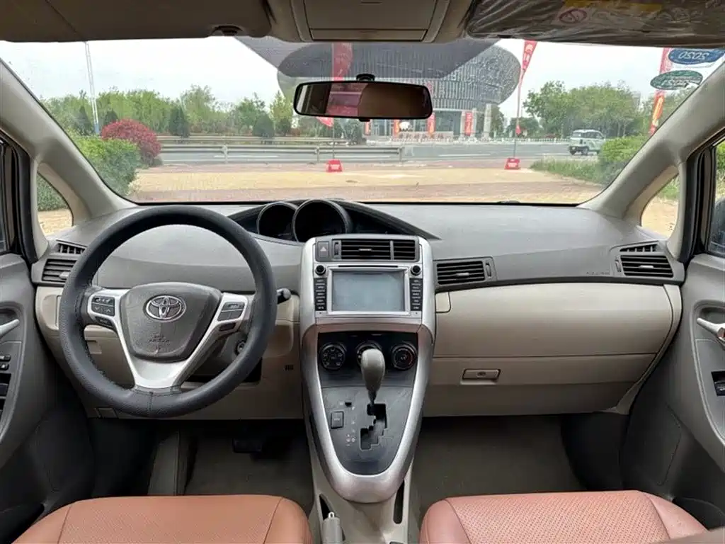 Toyota E'Z 2014 Xingyao 180E CVT Elite фото 9