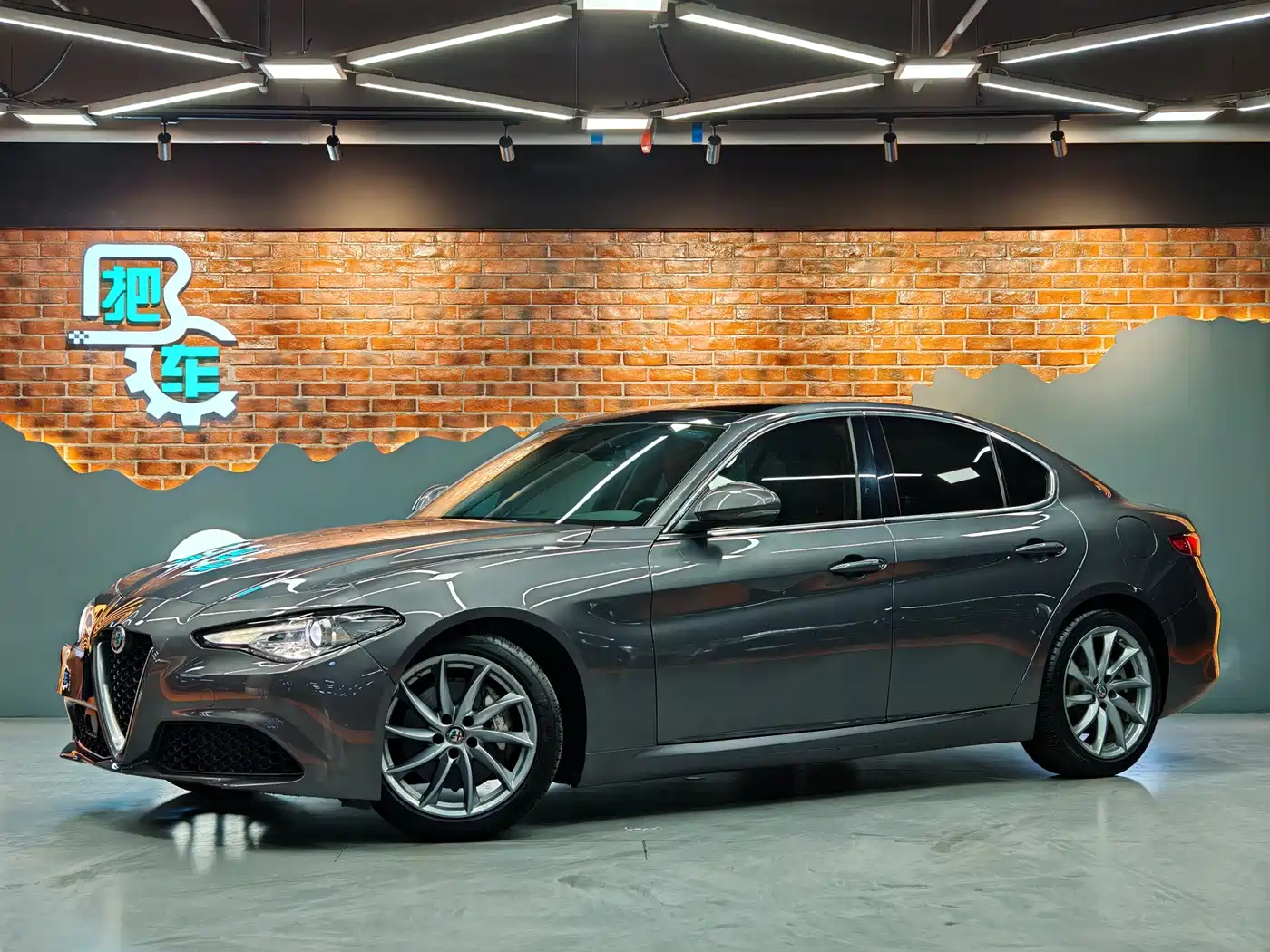Alfa Romeo Giulia 2017 2.0T 280HP Luxury Edition