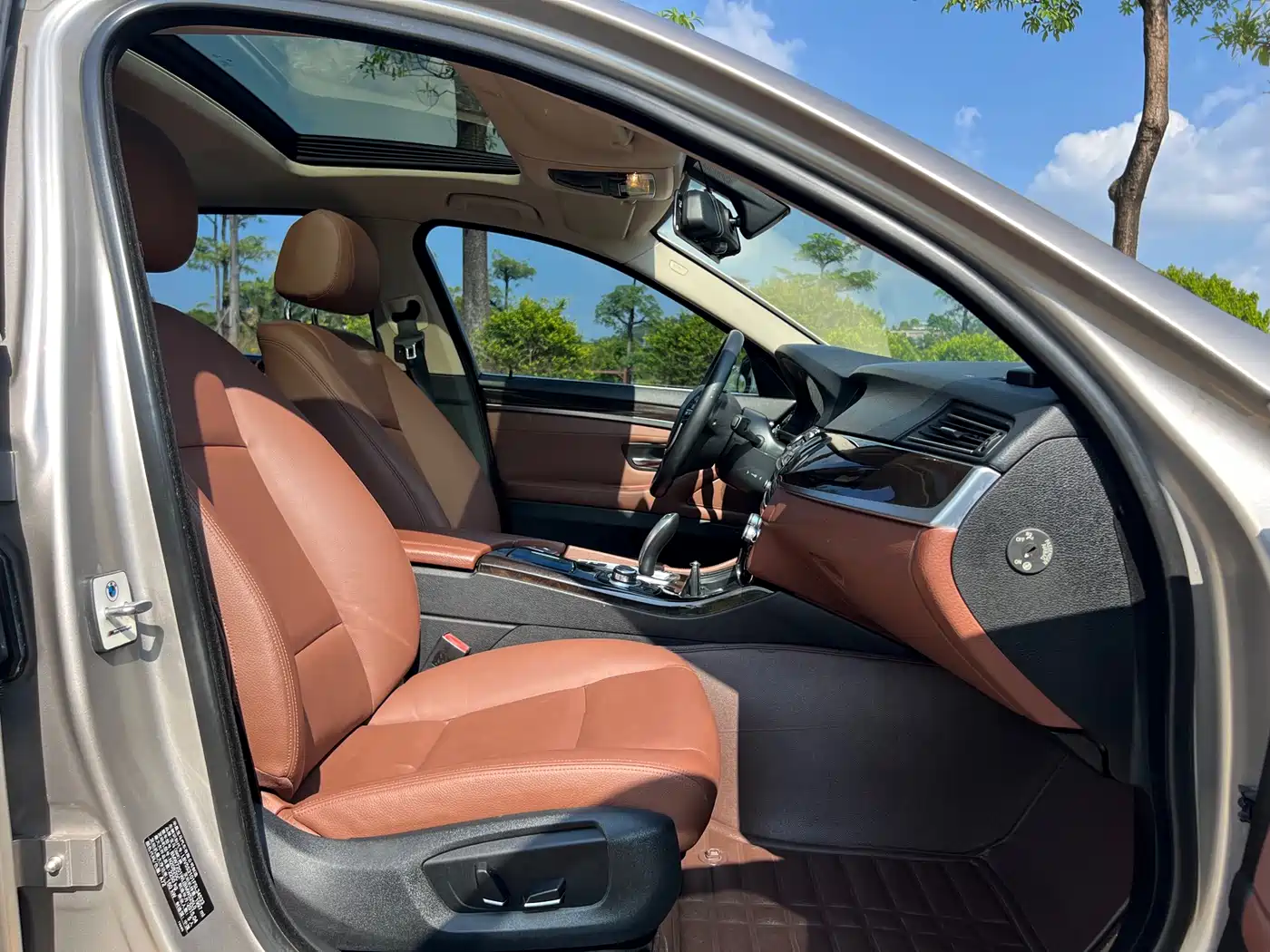 BMW 5 Series 2014 525Li Leading фото 16