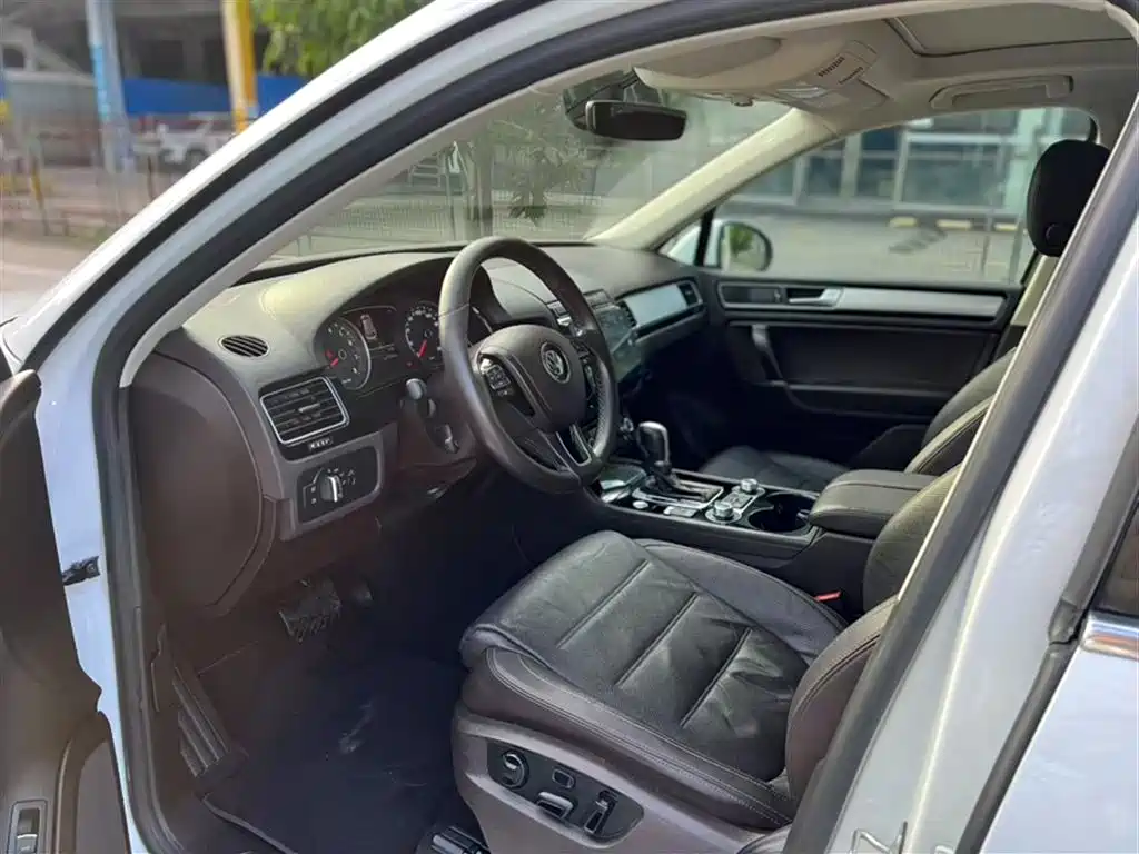 Volkswagen Touareg 2017 3.0TSI Explorer Edition фото 13