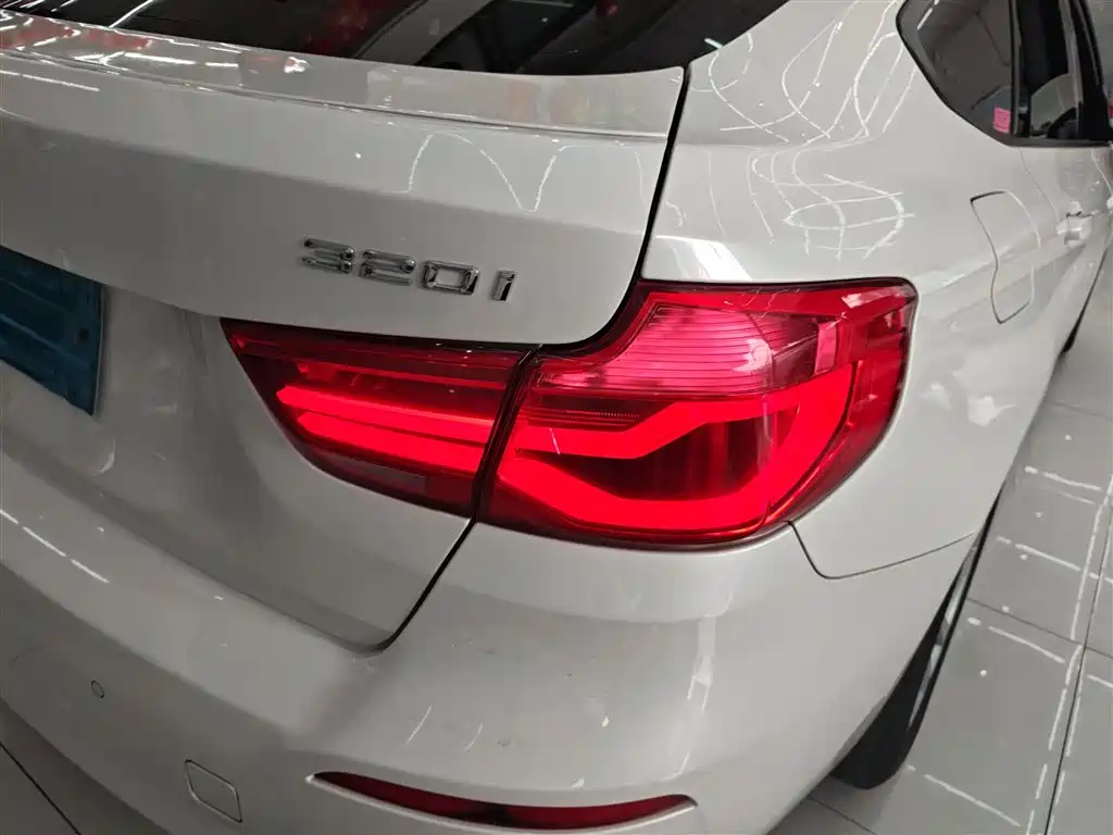 BMW 3 Series GT 2017 320i Fashion фото 8