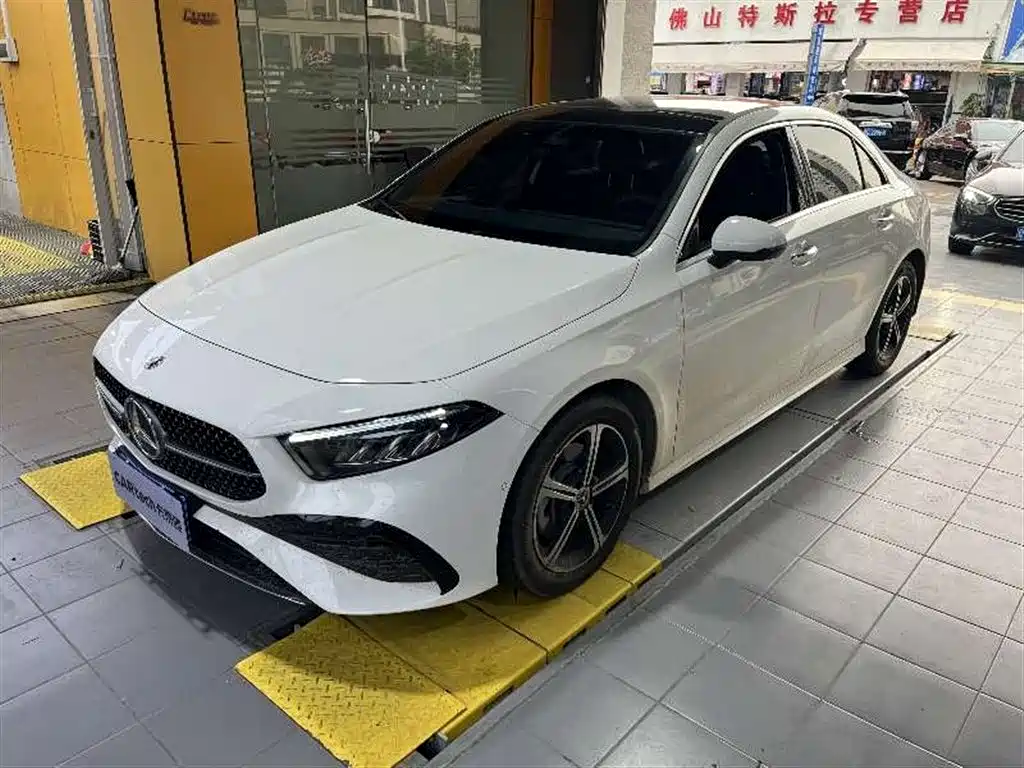 MERCEDES-BENZ CLASS A 2025
