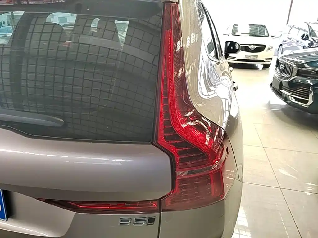 Volvo XC60 2024 2025 B5 AWD Smart Luxury Edition