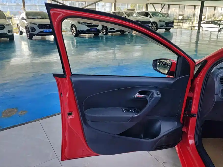Volkswagen Polo 2016 1.4L Automatic Trend фото 7