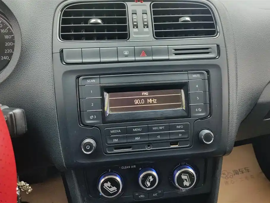 Volkswagen Polo 2016 1.4L Automatic Trend фото 13