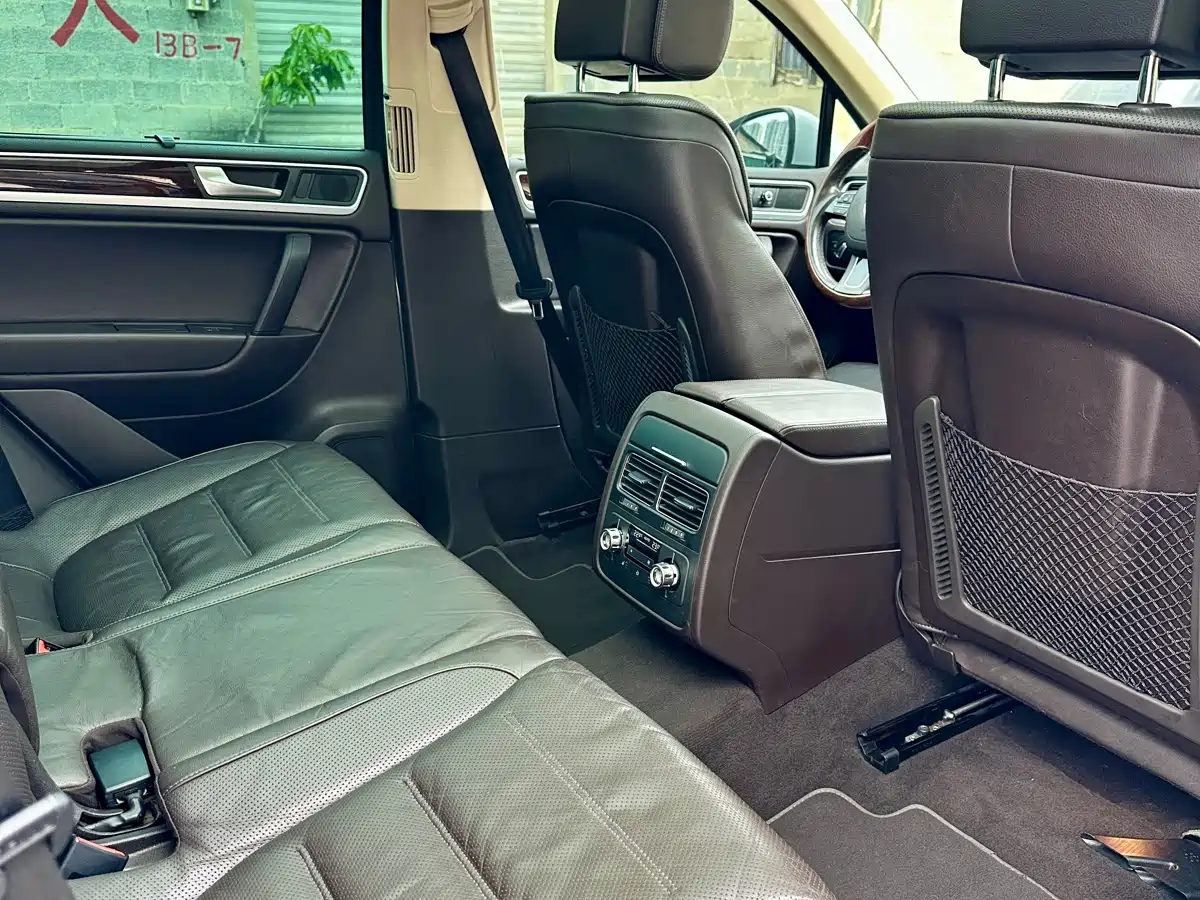 Volkswagen Touareg 2011 3.0TSI Premium фото 11