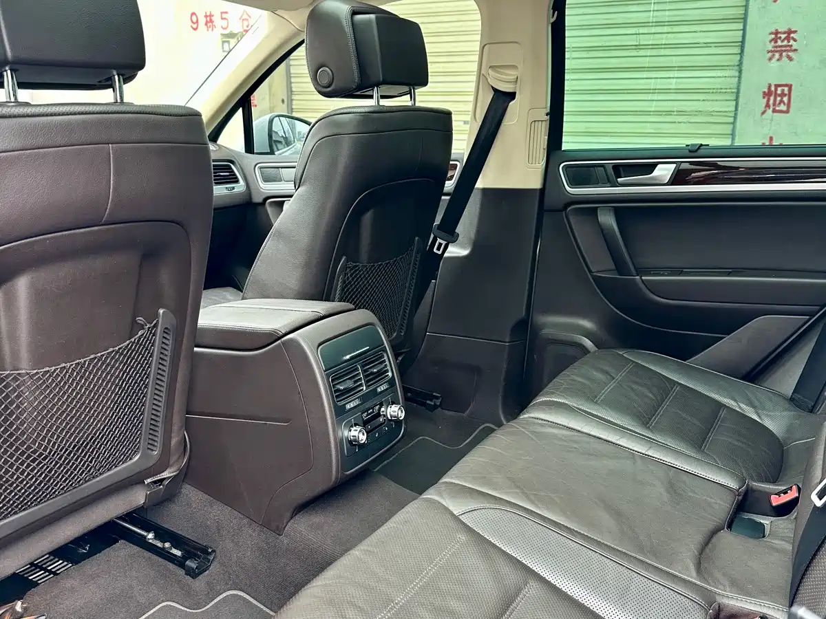Volkswagen Touareg 2011 3.0TSI Premium фото 9