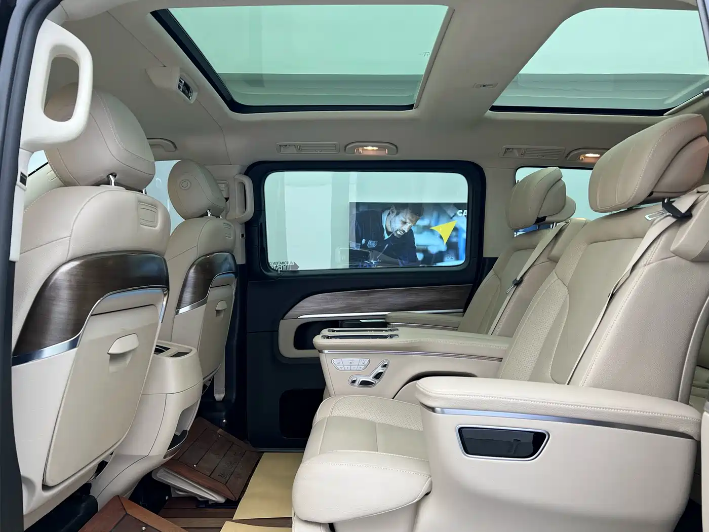 Mercedes-Benz V-Class 2021 V 260 L Long Wheelbase Luxury Edition фото 9