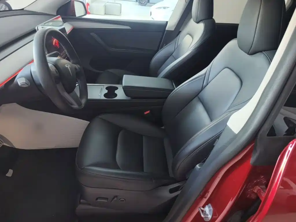 Photo 15 - Tesla Model Y
