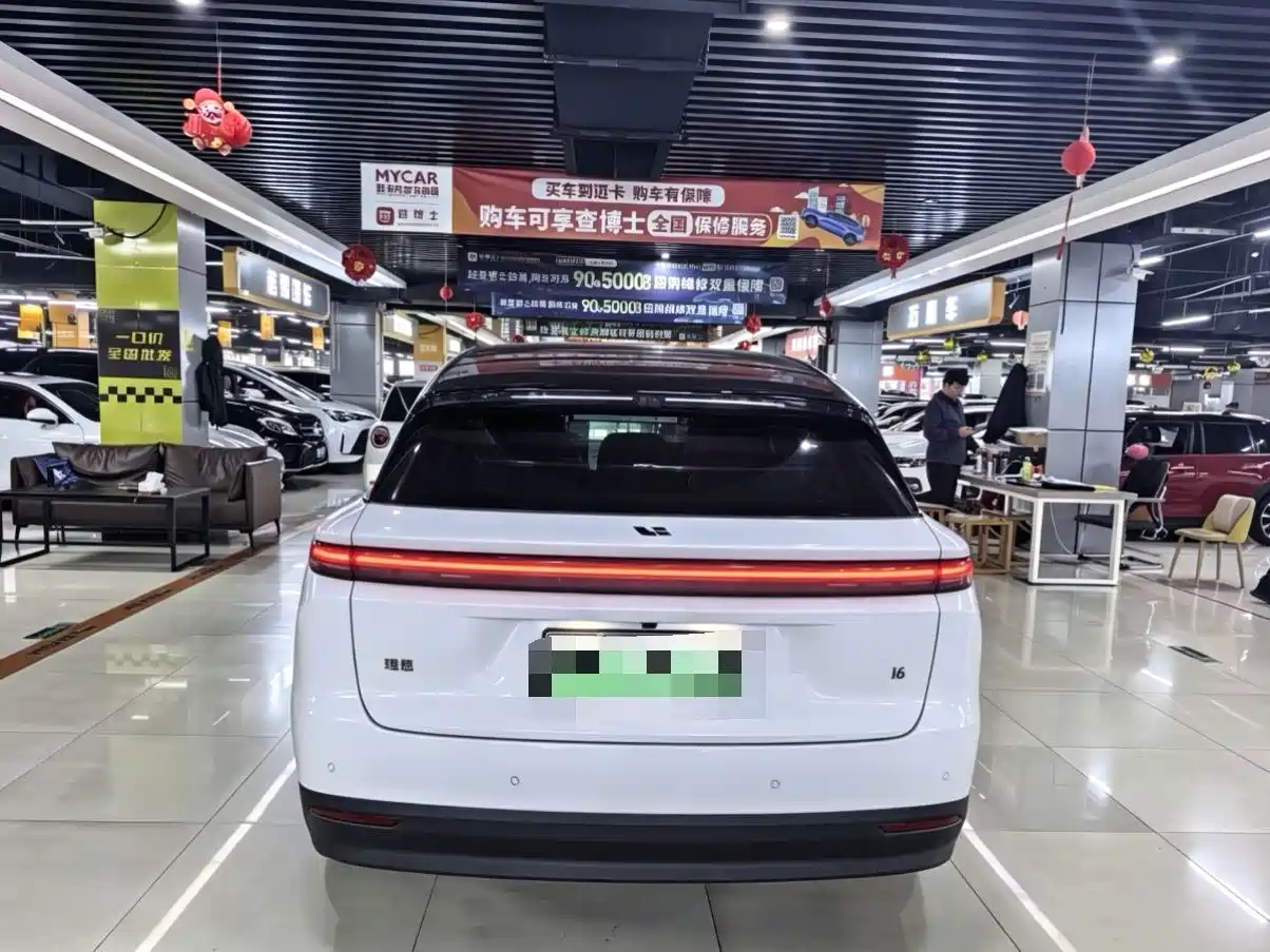 Li Auto i6 2026 2025 4WD Base Model
