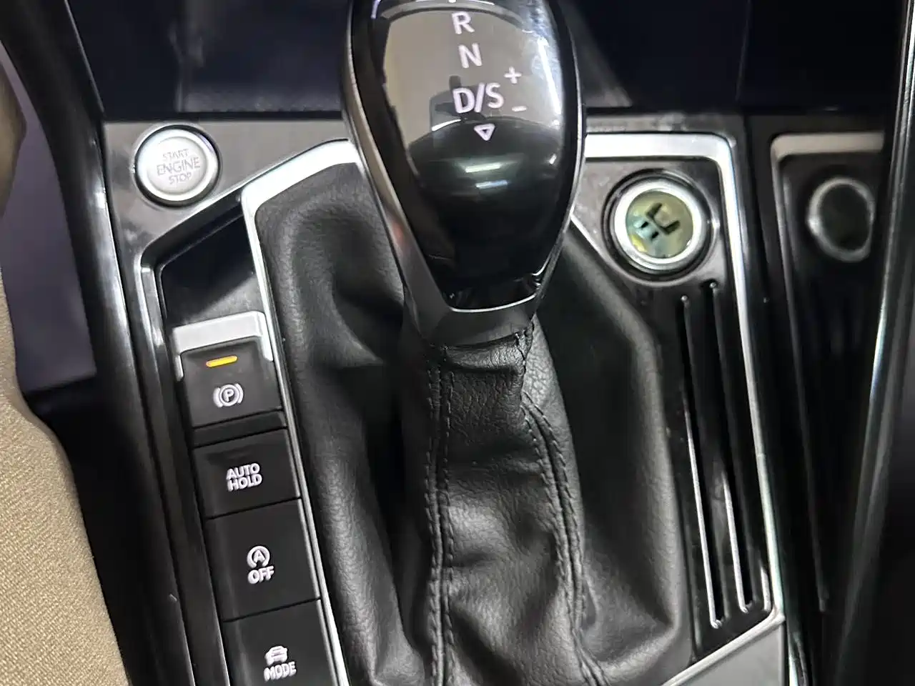 Volkswagen Tayron 2022 280TSI 2WD Luxury Smart Connect Edition фото 18