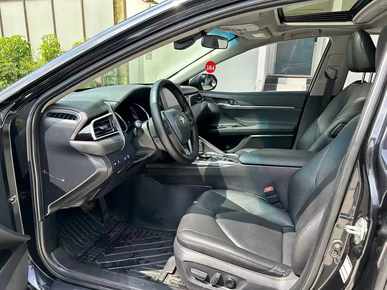 Фото 4 - Toyota Camry