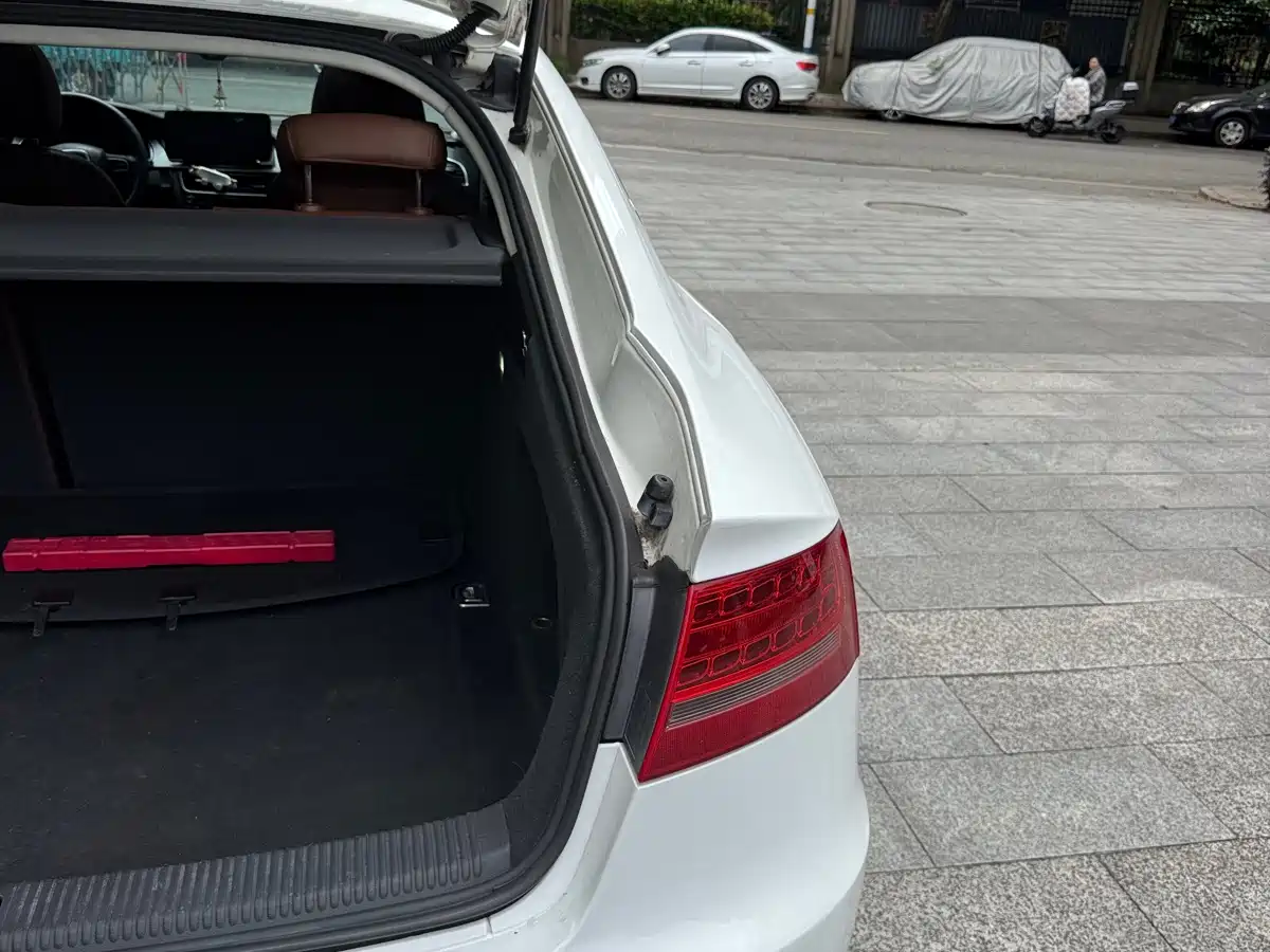 Audi A5 (Import) 2010 2.0TFSI Sportback Comfort фото 17