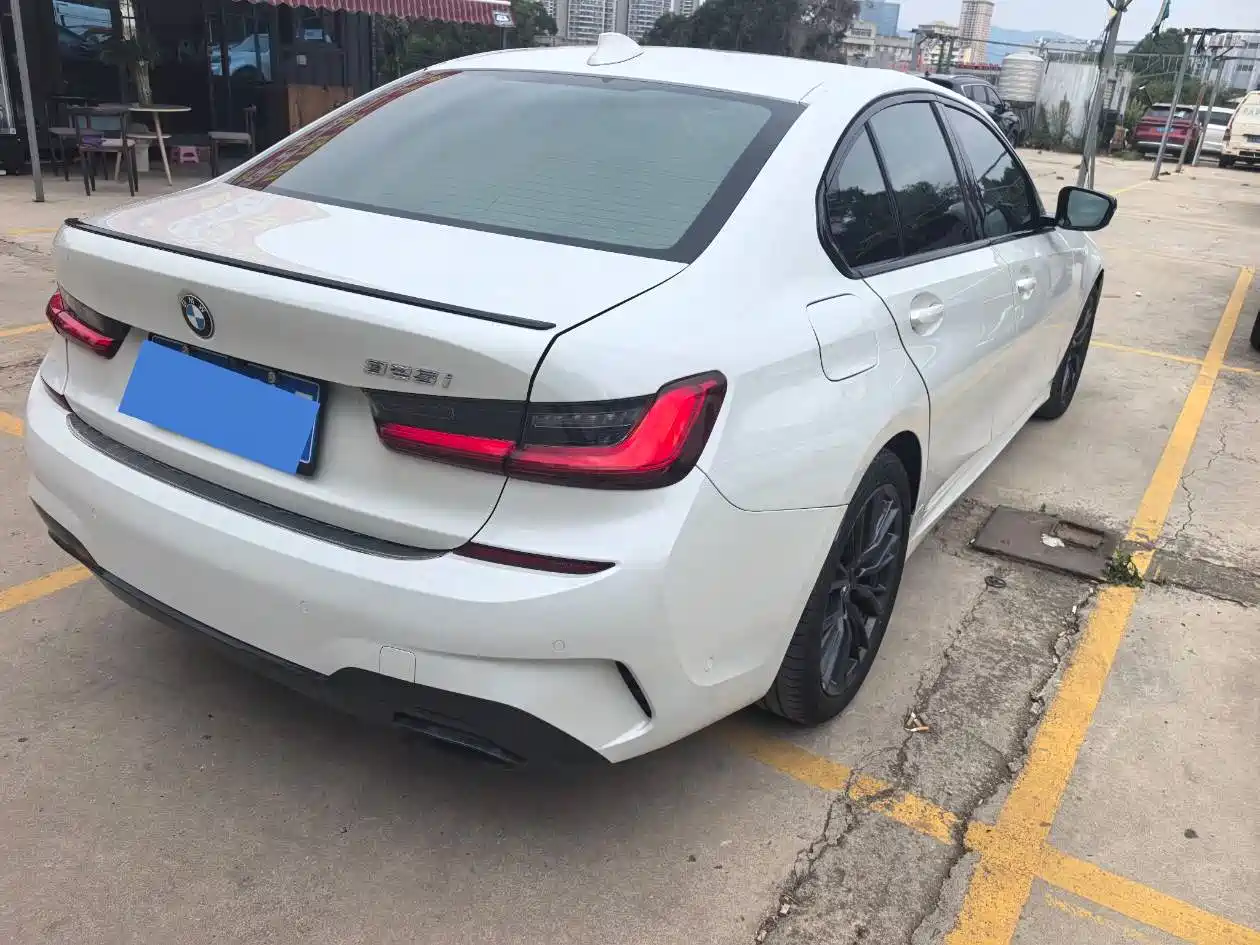 Photo 13 - BMW 3 Series