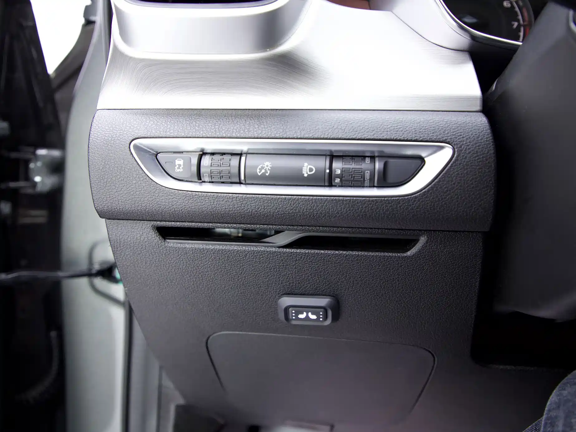 Фото 9 - Geely Coolray