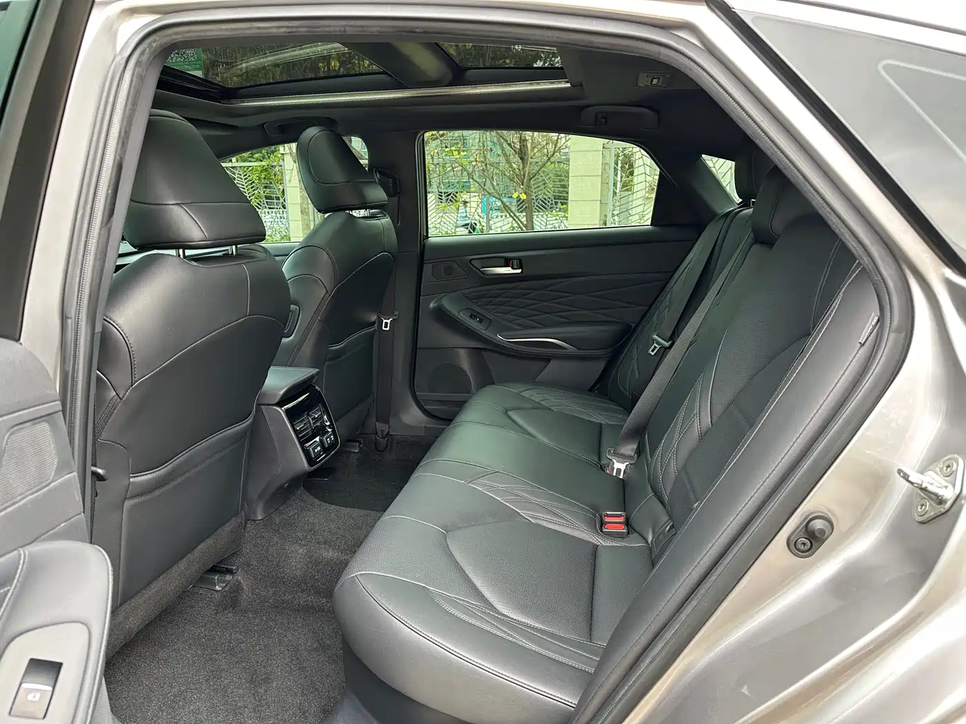Toyota Avalon 2019 Hybrid 2.5L XLE Premium Edition China V фото 8